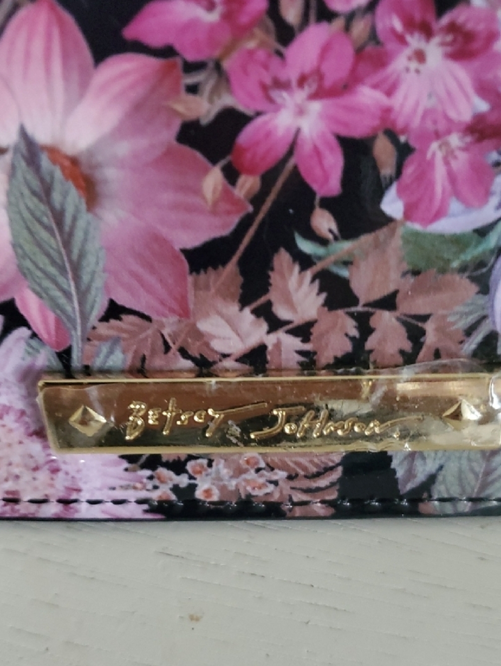 Betsey Johnson Black Floral Key & Card Holder with Gold Hardware NWOT - Picture 8 of 8